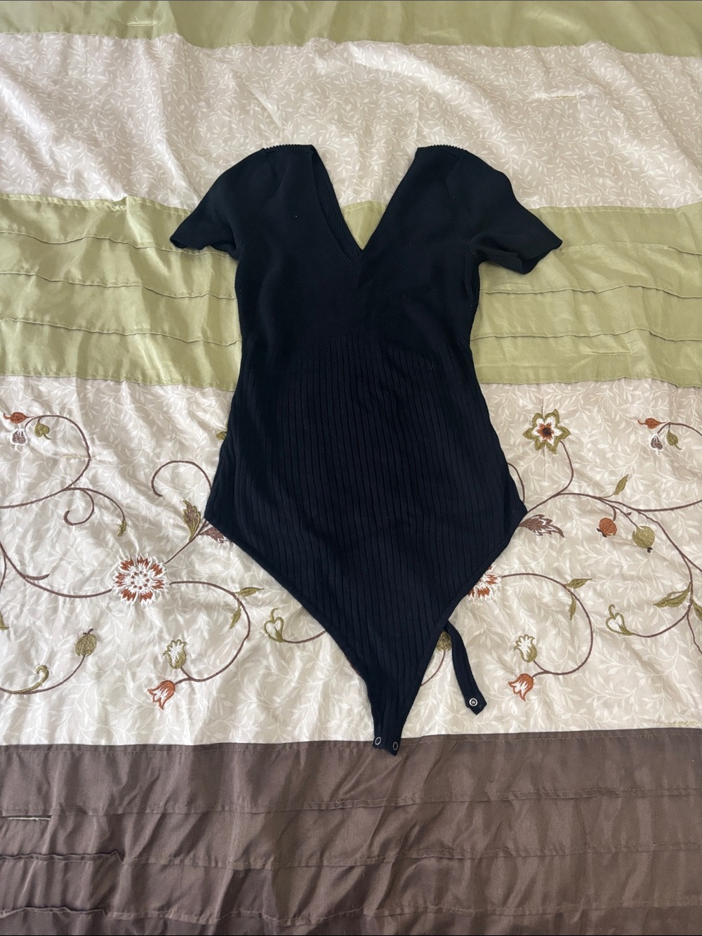 Abercrombie & Fitch Black V-Neck Ribbed Short Sleeve Bodysuit